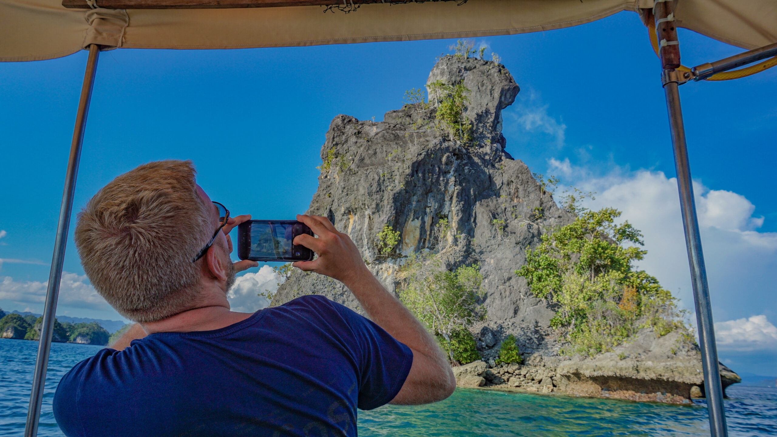man capture mushroom island at Raja Ampat