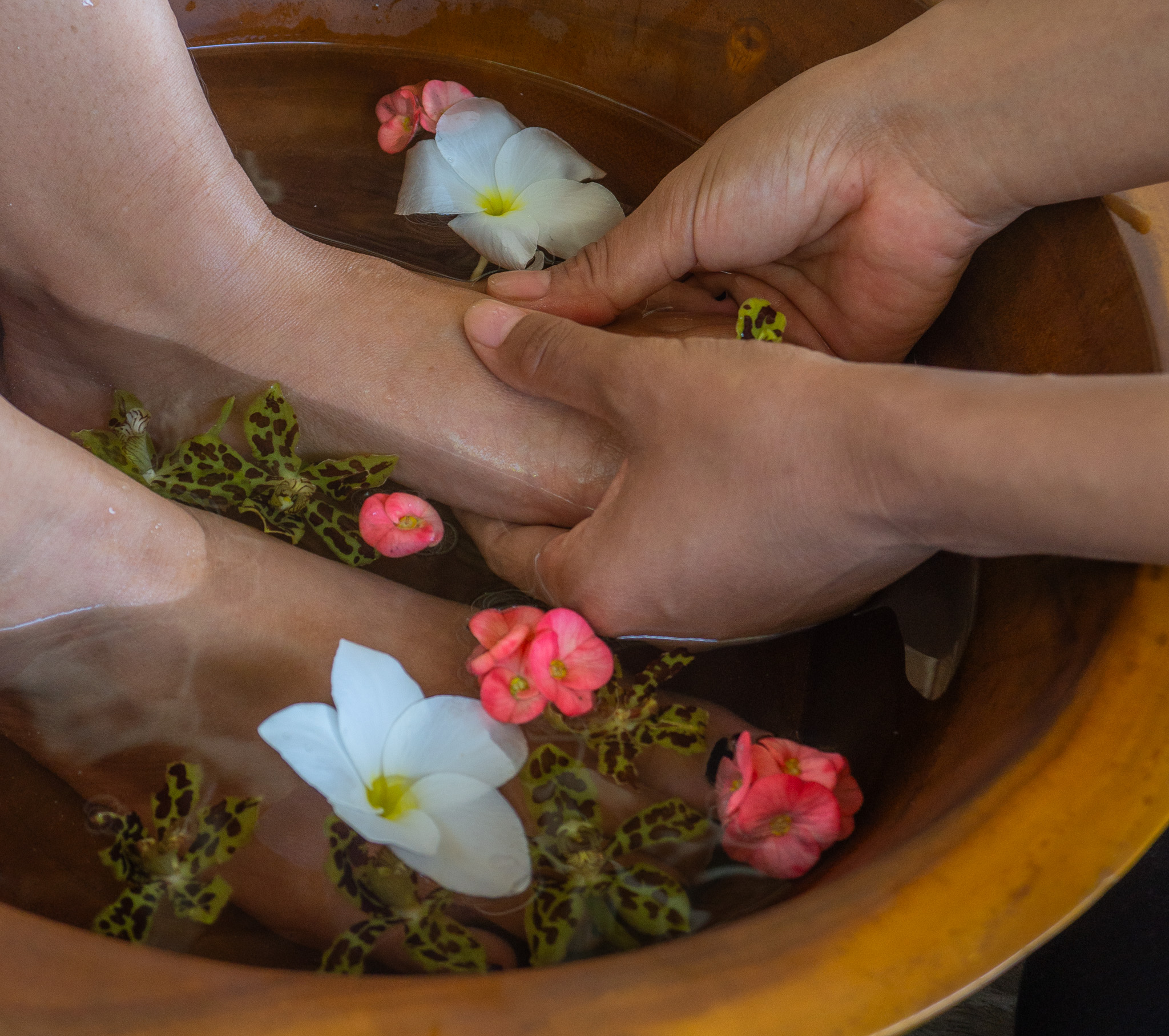 foot massage at papua diving spa & wellness